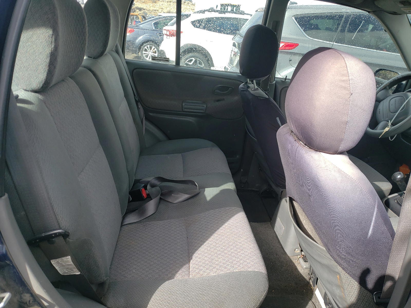 Photo 6 from auction – 2001 CHEVROLET TRACKER with VIN 2CNBJ13C716925431