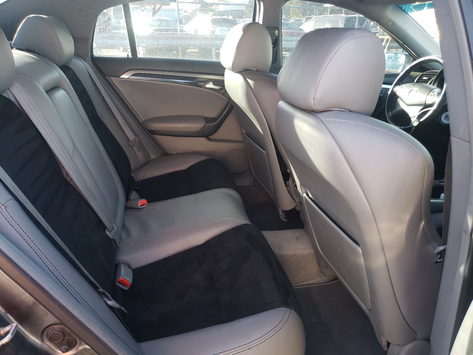 Photo 6 from auction – 2004 ACURA TL with VIN 19UUA66204A012449