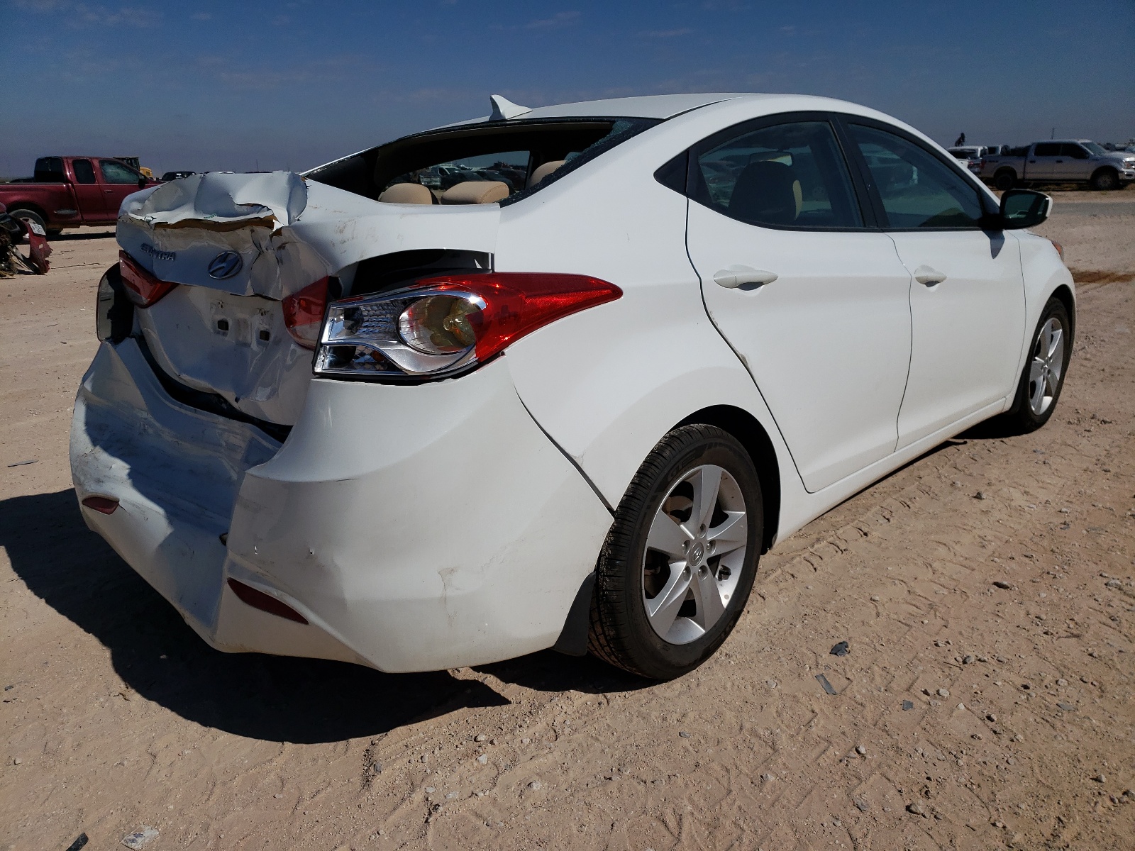 Photo 4 from auction – 2013 HYUNDAI ELANTRA GL with VIN 5NPDH4AE2DH409427