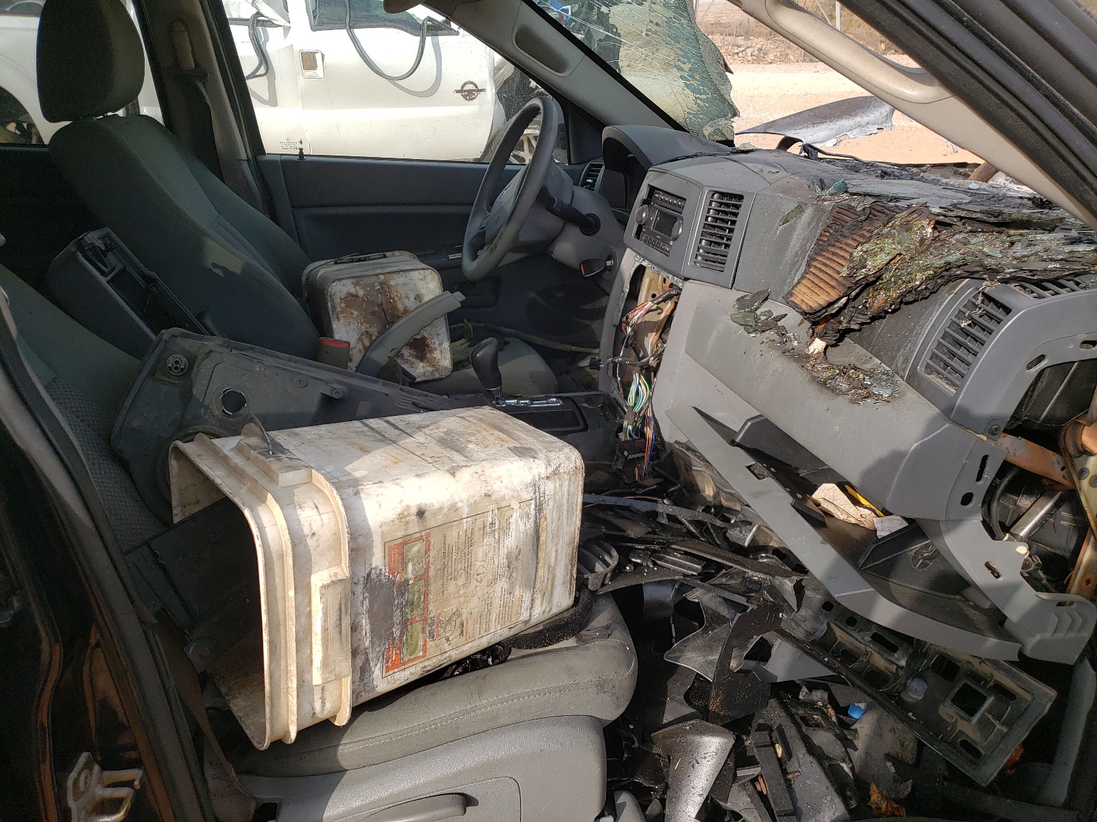 Photo 5 from auction – 2006 JEEP GRAND CHER with VIN 1J4GR48K86C284027