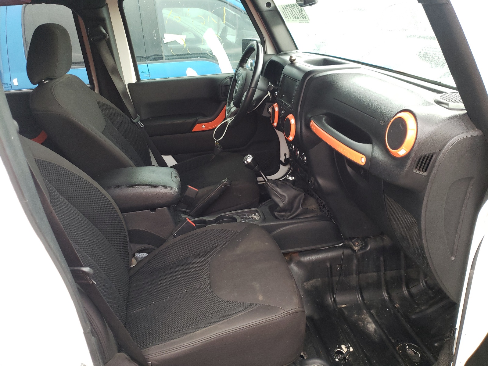 Photo 5 from auction – 2017 JEEP WRANGLER U with VIN 1C4BJWDGXHL624771