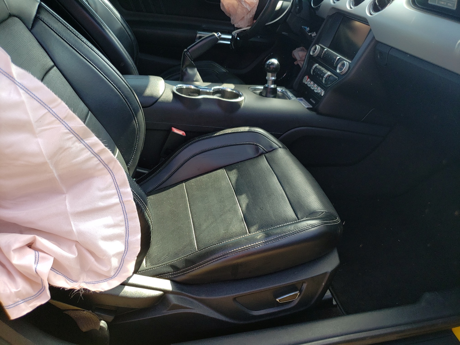 Photo 5 from auction – 2015 FORD MUSTANG with VIN 1FATP8UH9F5390184
