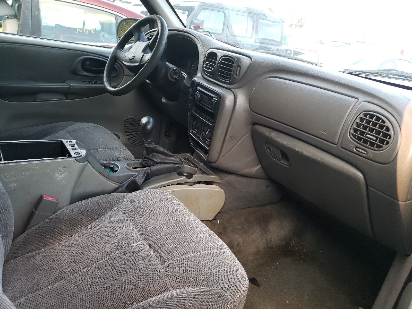 Photo 5 from auction – 2004 CHEVROLET TRAILBLAZE with VIN 1GNDT13S042385069