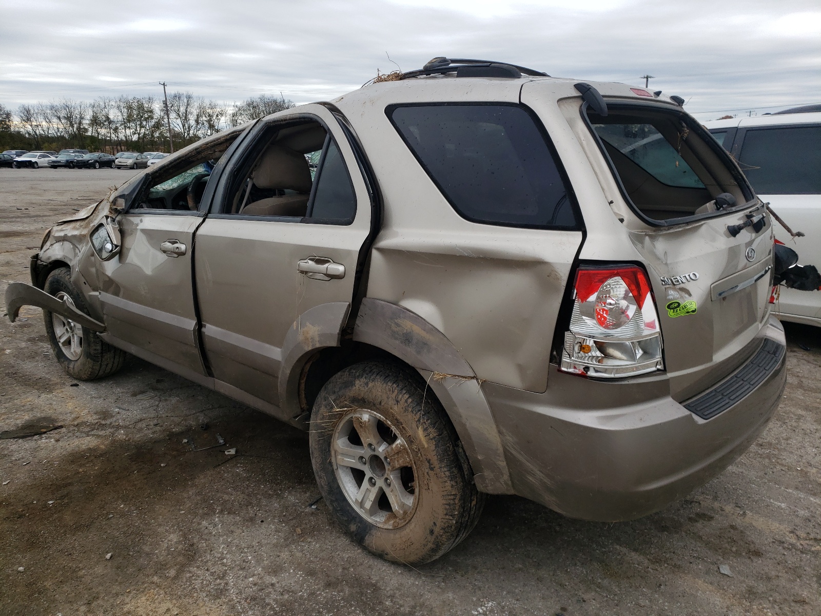 Photo 3 from auction – 2005 KIA SORENTO EX with VIN KNDJC733255426311