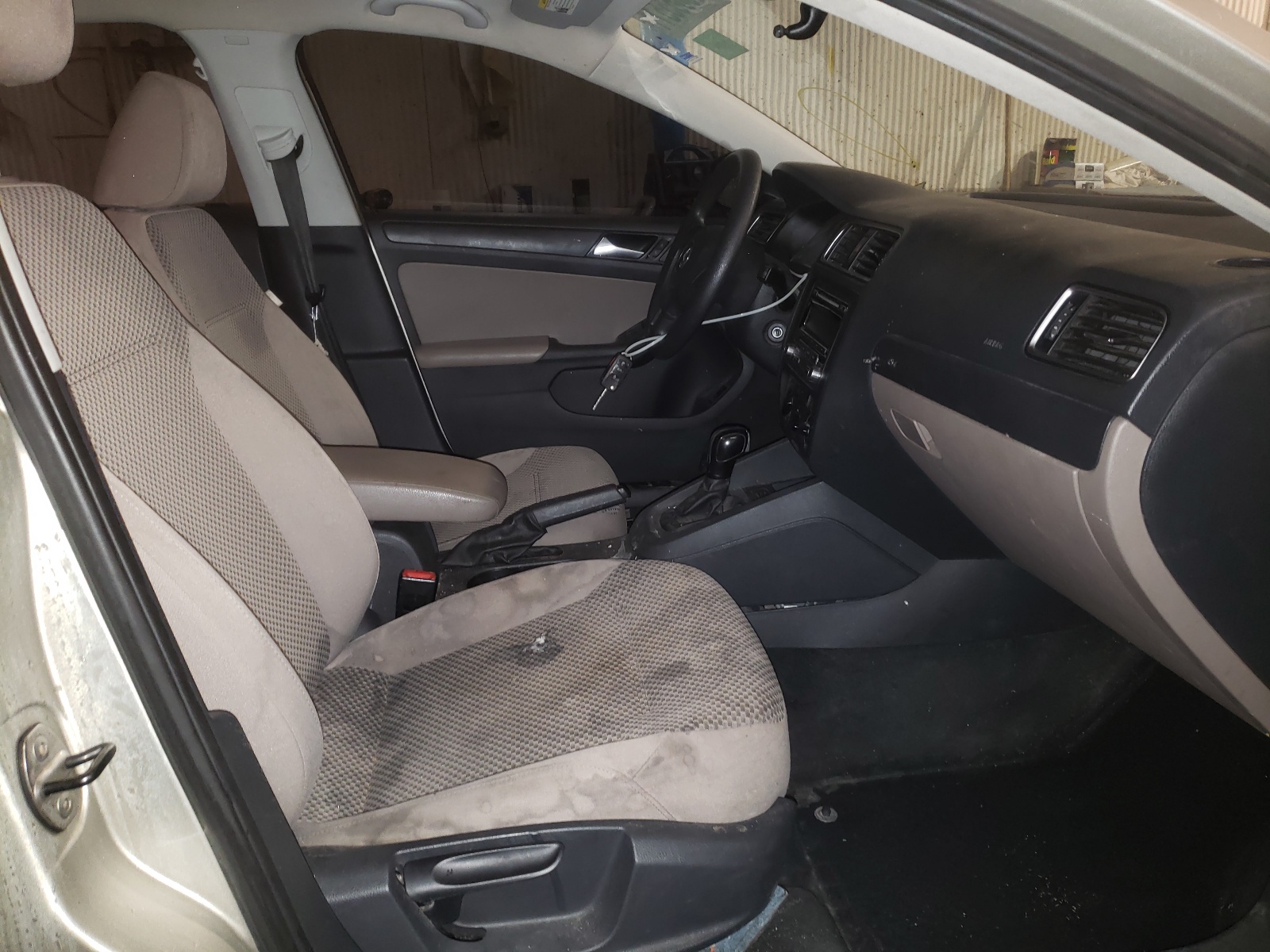 Photo 5 from auction – 2014 VOLKSWAGEN JETTA BASE with VIN 3VW2K7AJ8EM226436