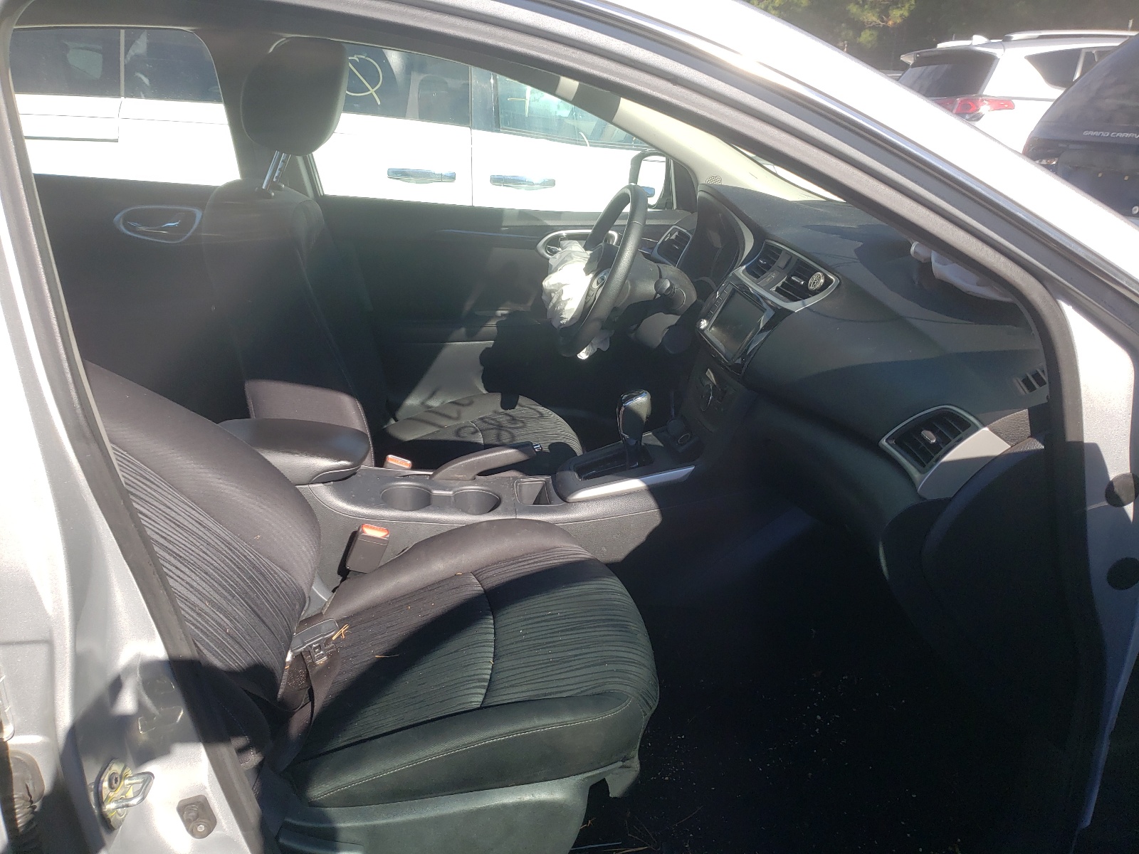 Photo 5 from auction – 2019 NISSAN SENTRA S with VIN 3N1AB7AP2KY250189