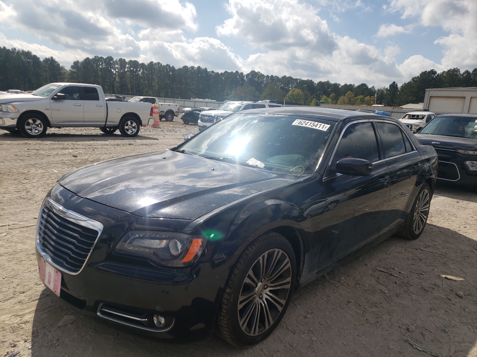 Фото 2 с аукциона – 2014 CHRYSLER 300 S с VIN 2C3CCABG0EH119923