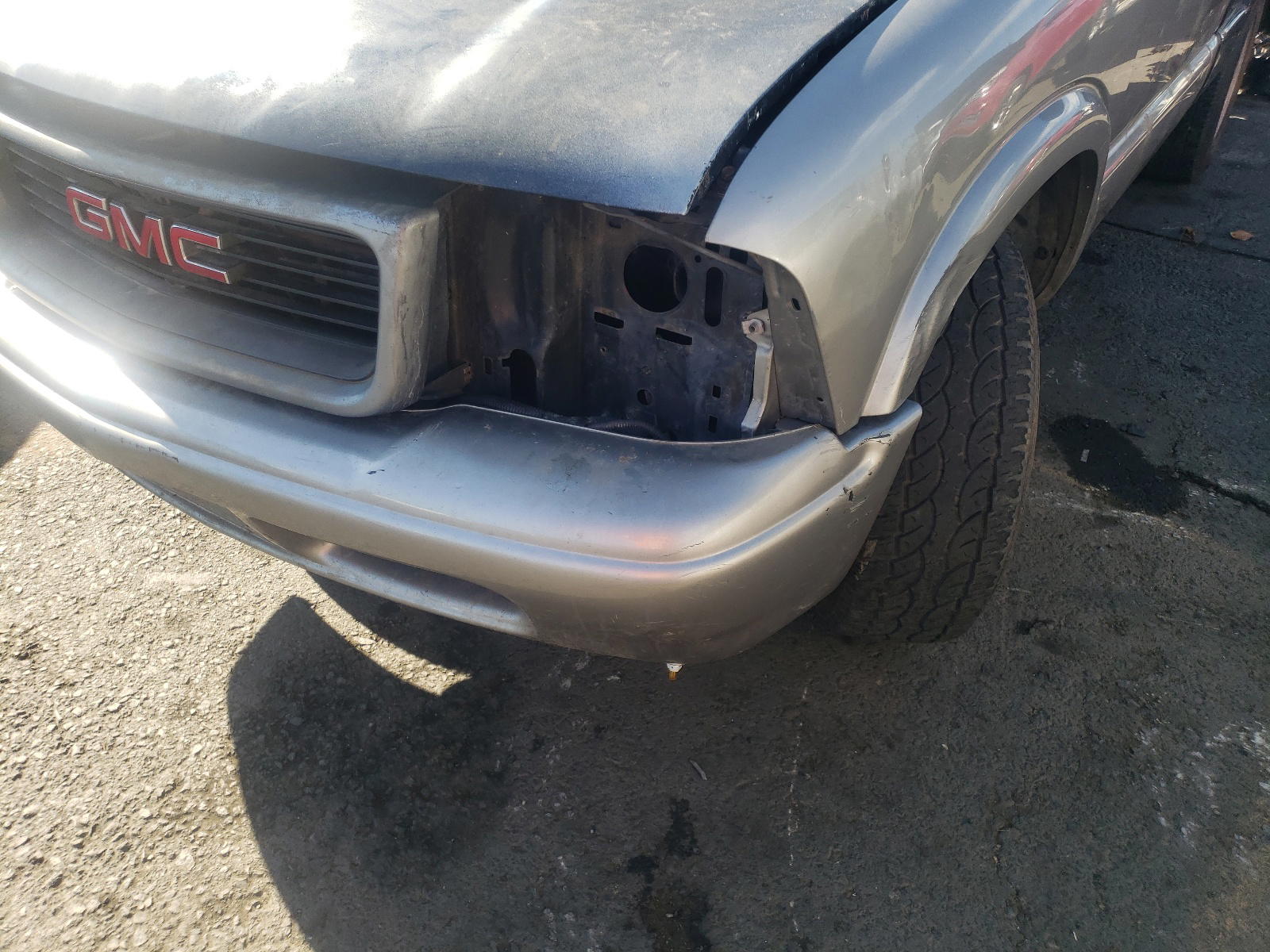 Photo 9 from auction – 2003 GMC SONOMA with VIN 1GTCS14H738179494