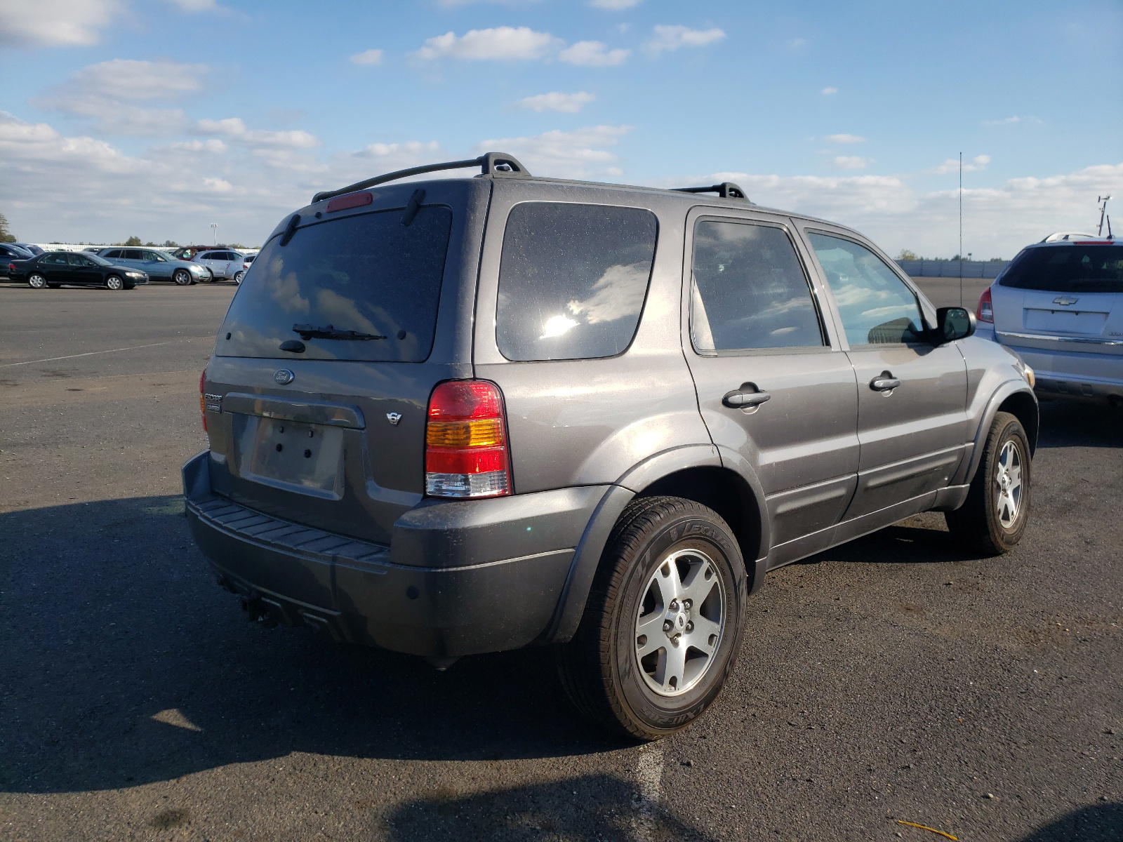 Photo 4 from auction – 2005 FORD ESCAPE LIM with VIN 1FMCU94165KD74645
