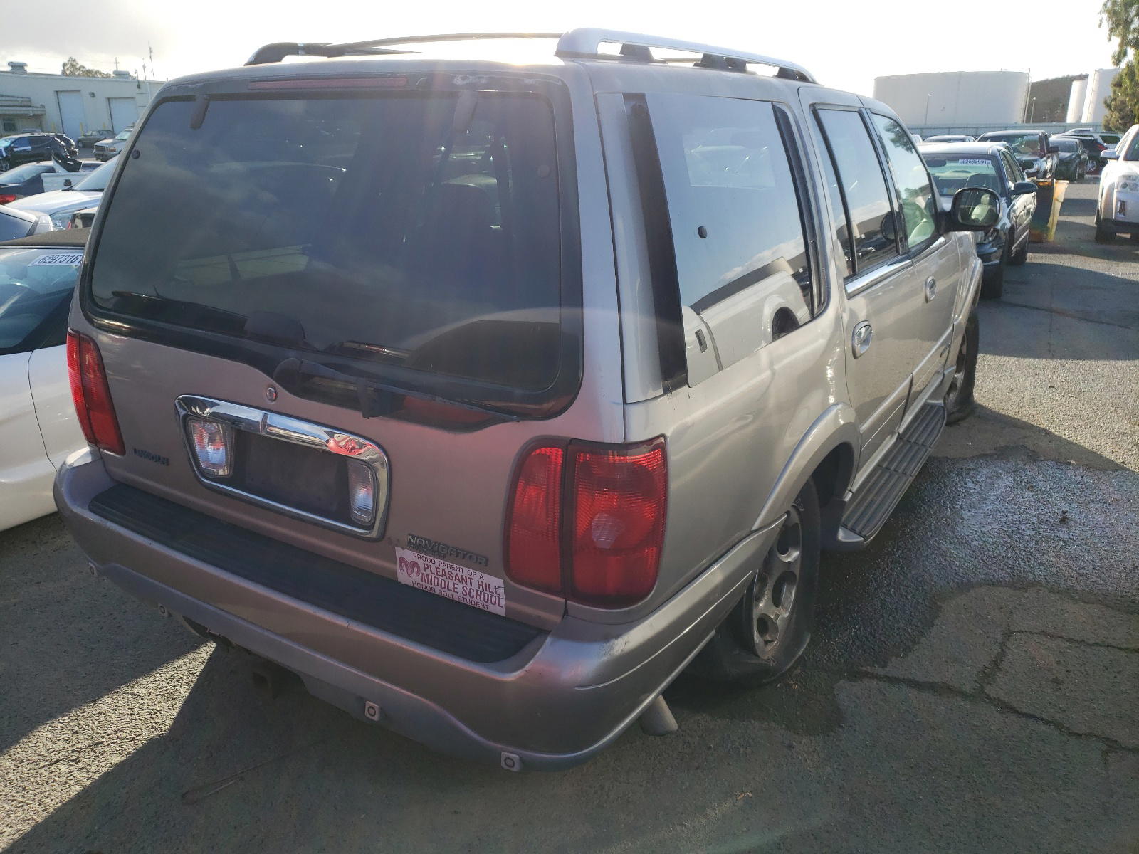 Photo 4 from auction – 2000 LINCOLN NAVIGATOR with VIN 5LMFU28A7YLJ20341