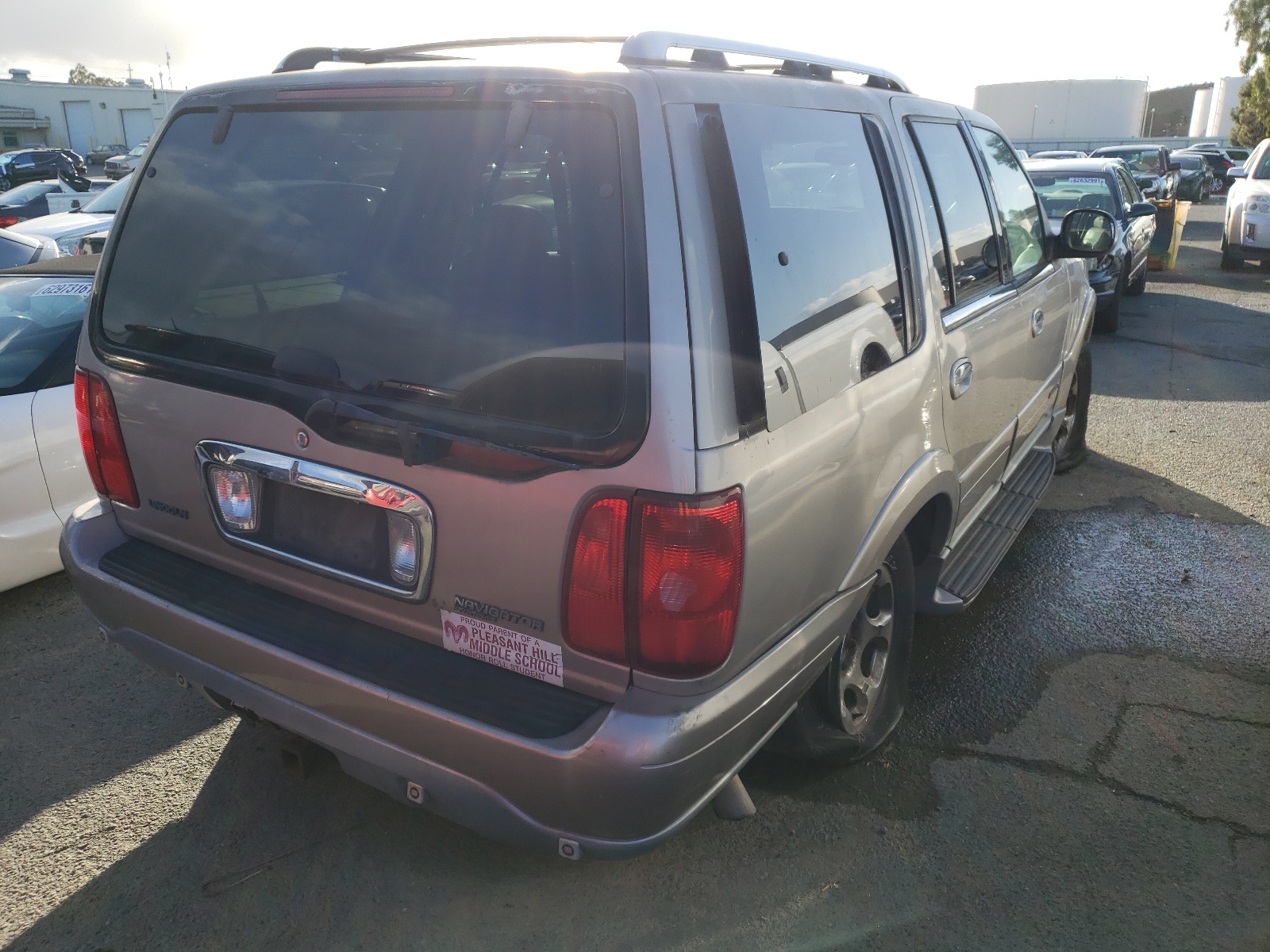 صورة رقم 4 من المزاد - 2000 LINCOLN NAVIGATOR مع VIN 5LMFU28A7YLJ20341