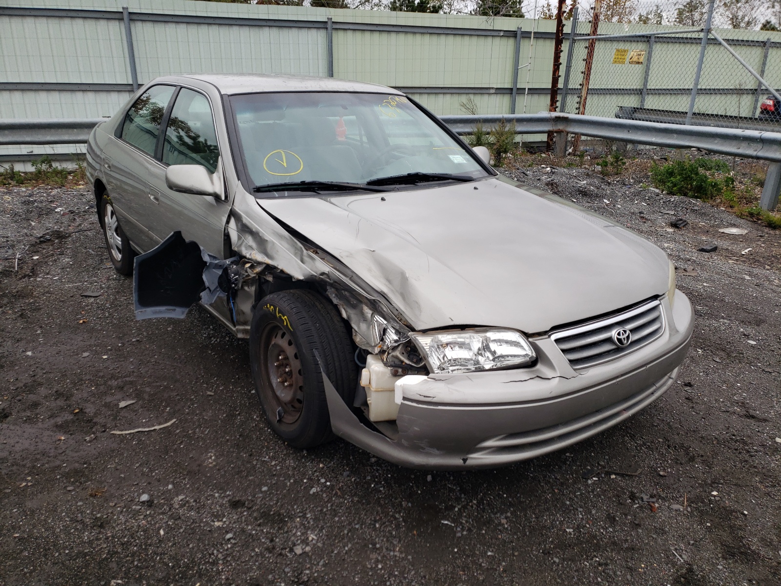 TOYOTA CAMRY CE 2001 with VIN JT2BG22K910557725 - Photo from auction