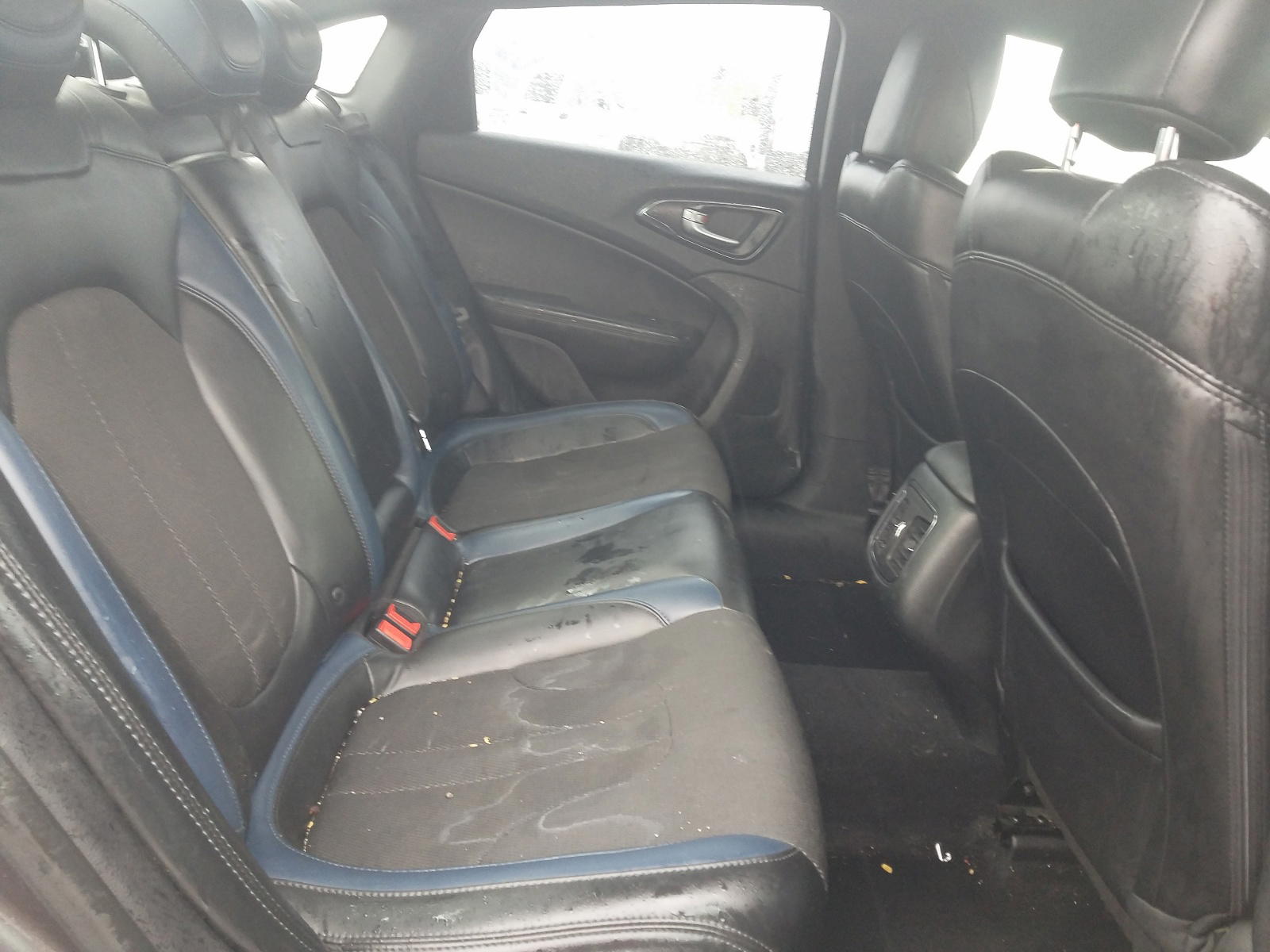 Photo 6 from auction – 2015 CHRYSLER 200 S with VIN 1C3CCCBG4FN756933