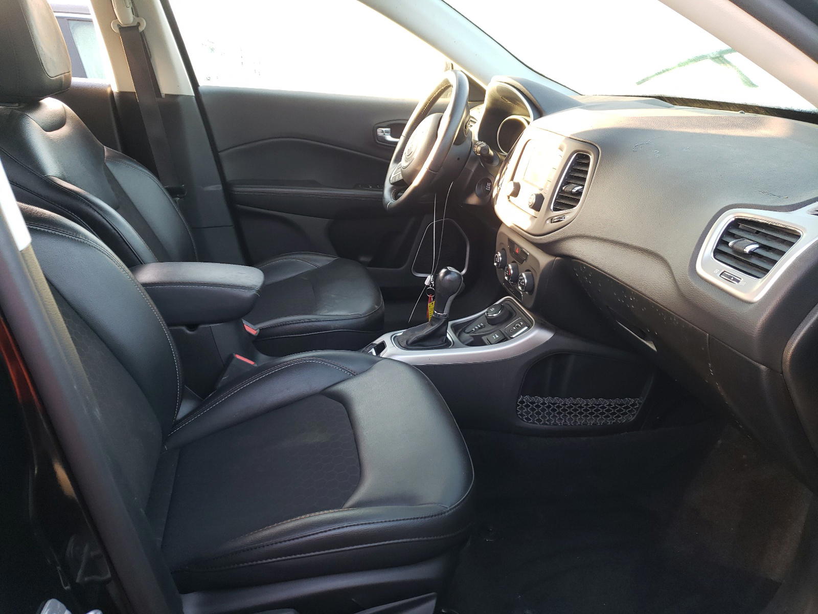 Photo 5 from auction – 2018 JEEP COMPASS LA with VIN 3C4NJDBB2JT366393