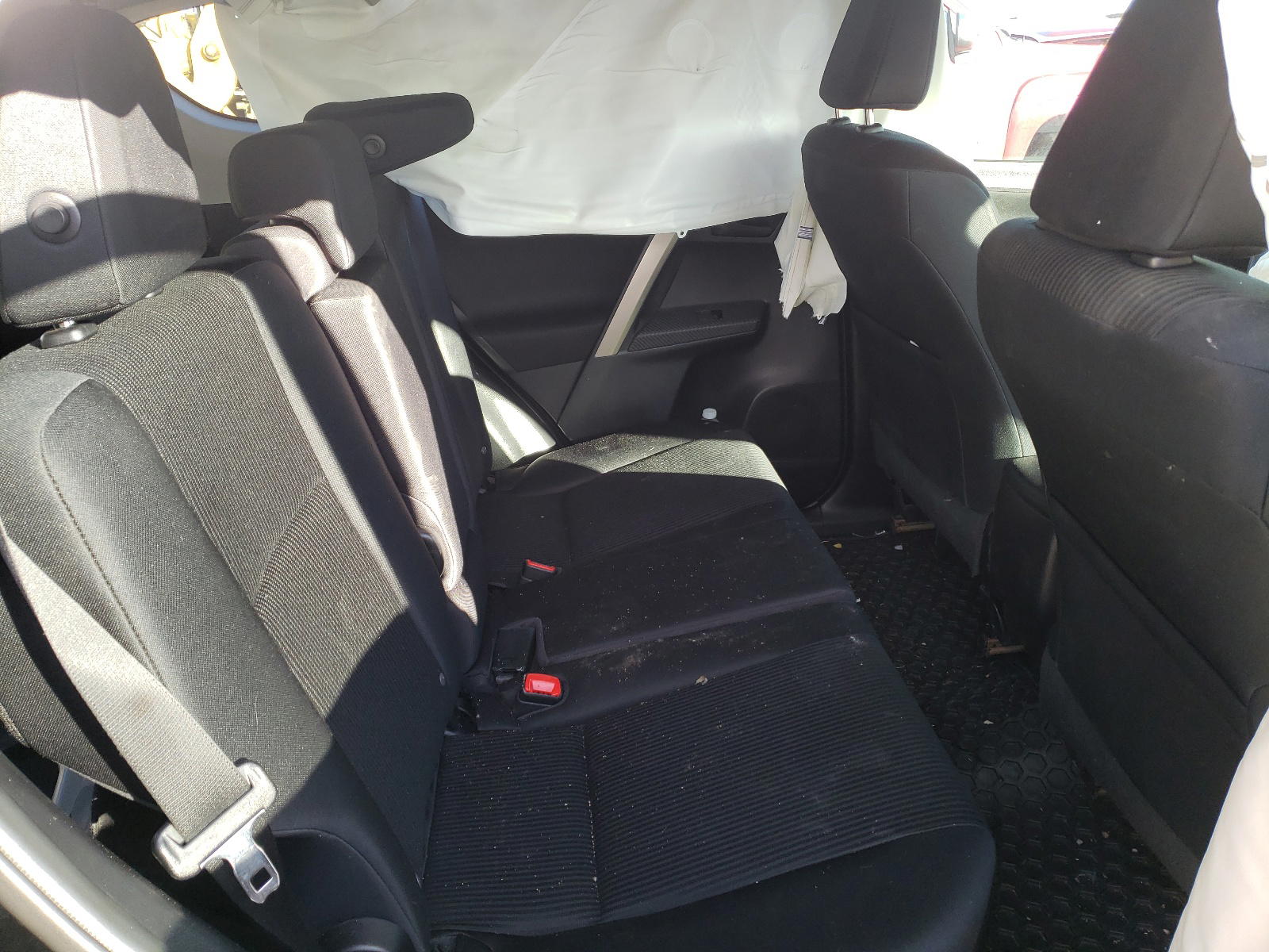 Photo 6 from auction – 2015 TOYOTA RAV4 LE with VIN 2T3BFREV7FW285428