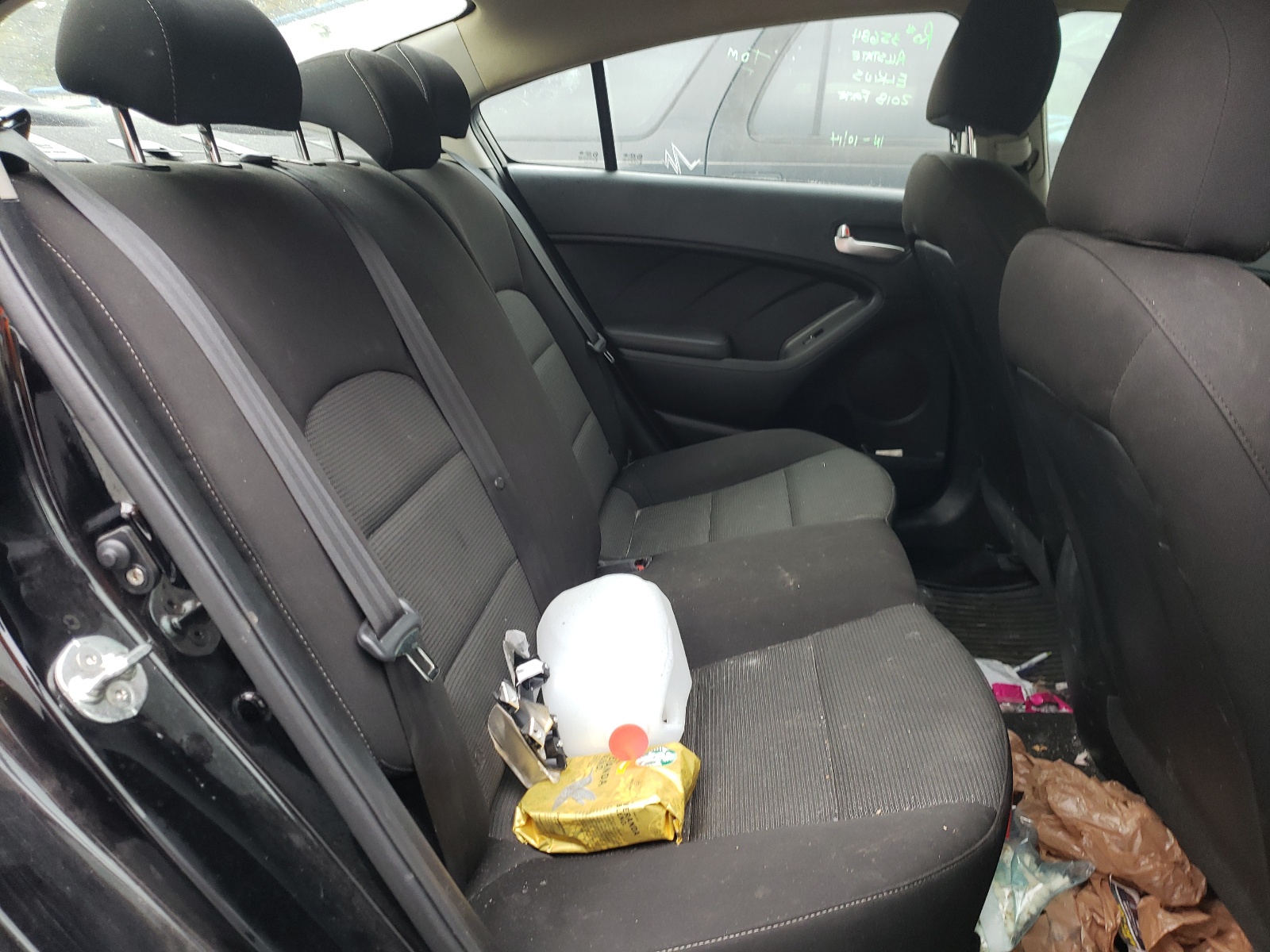 Photo 6 from auction – 2018 KIA FORTE LX with VIN 3KPFK4A74JE275595