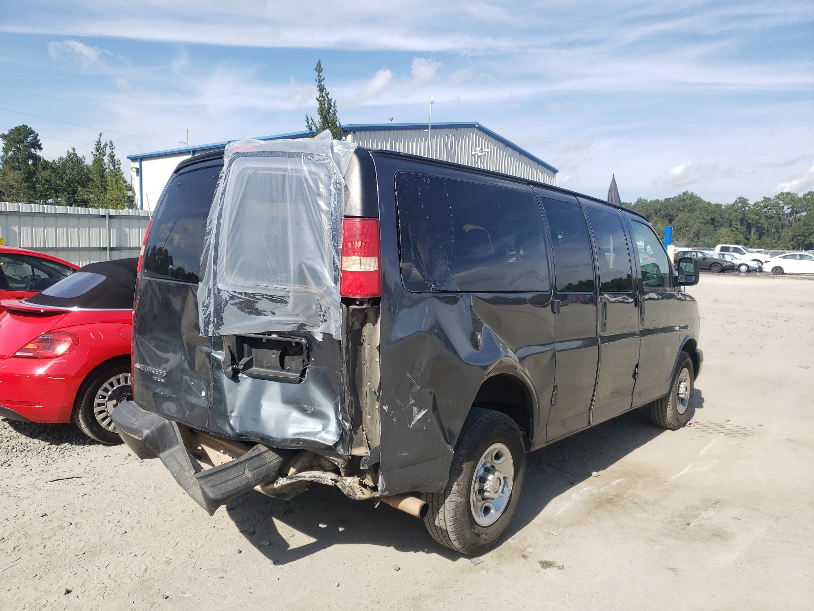 Photo 4 from auction – 2015 CHEVROLET EXPRESS G2 with VIN 1GNWGPFGXF1196509