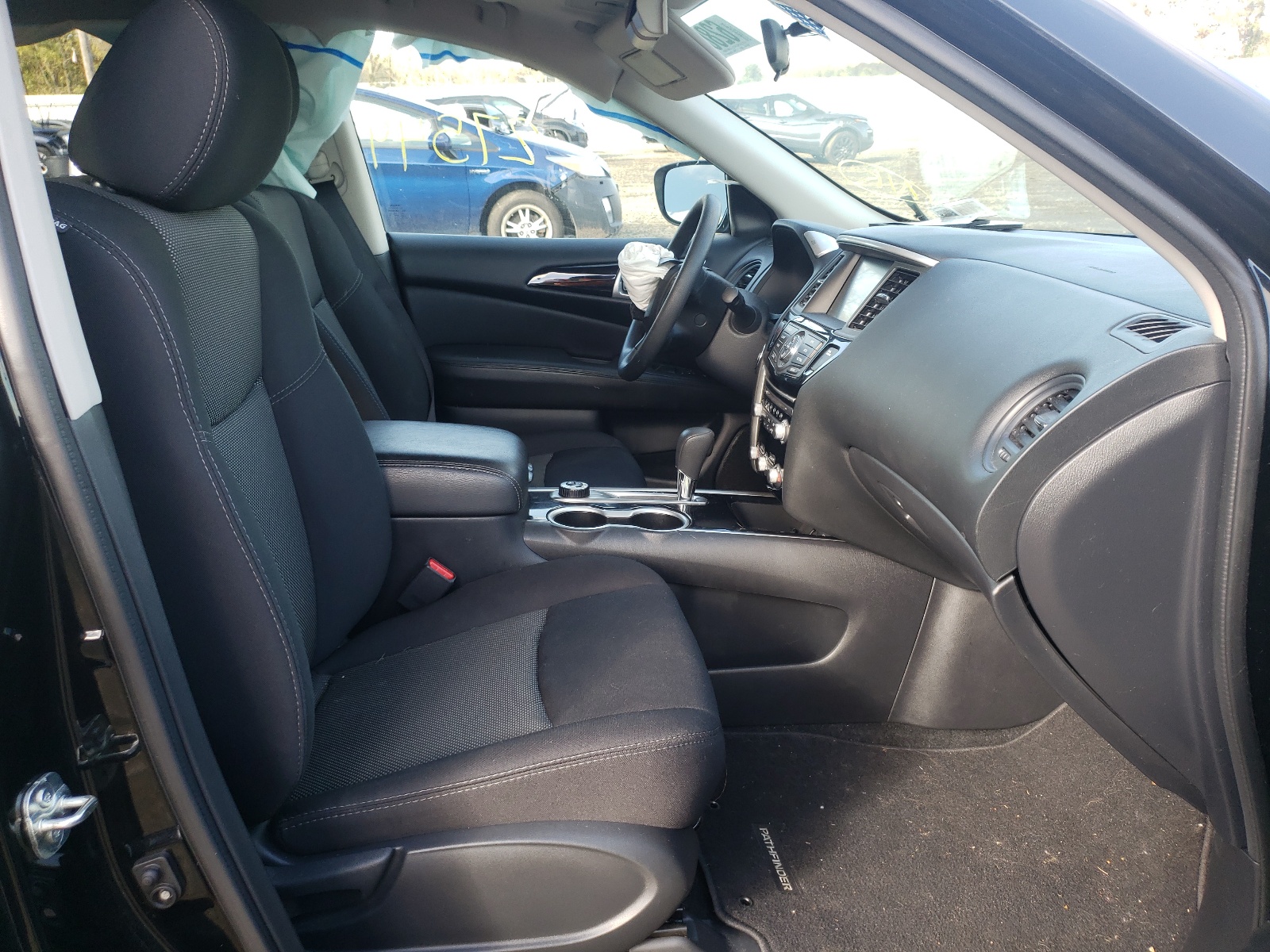 Photo 5 from auction – 2019 NISSAN PATHFINDER with VIN 5N1DR2MM0KC638827
