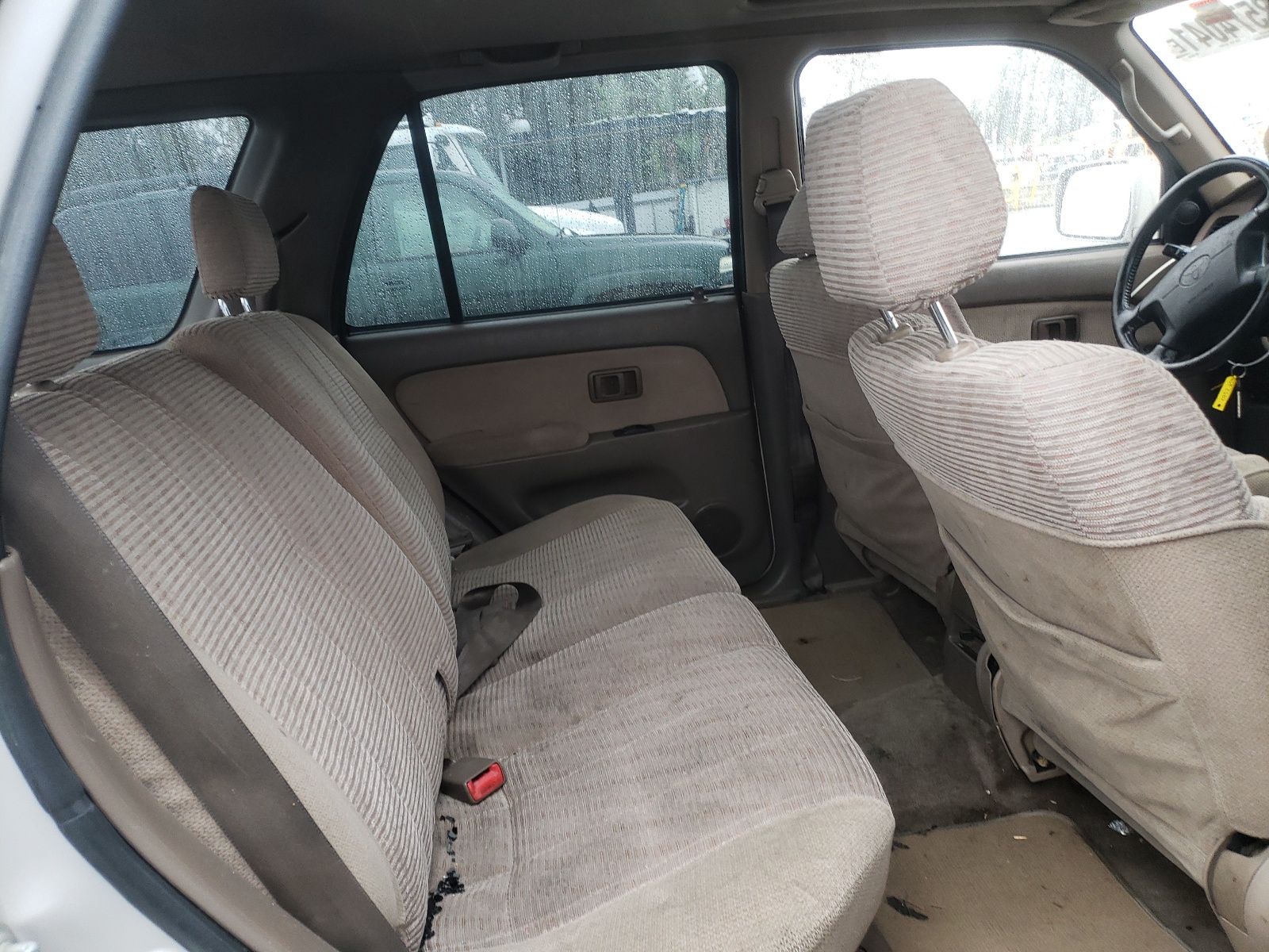 Photo 6 from auction – 1998 TOYOTA 4RUNNER SR with VIN JT3GN86R9W0085759