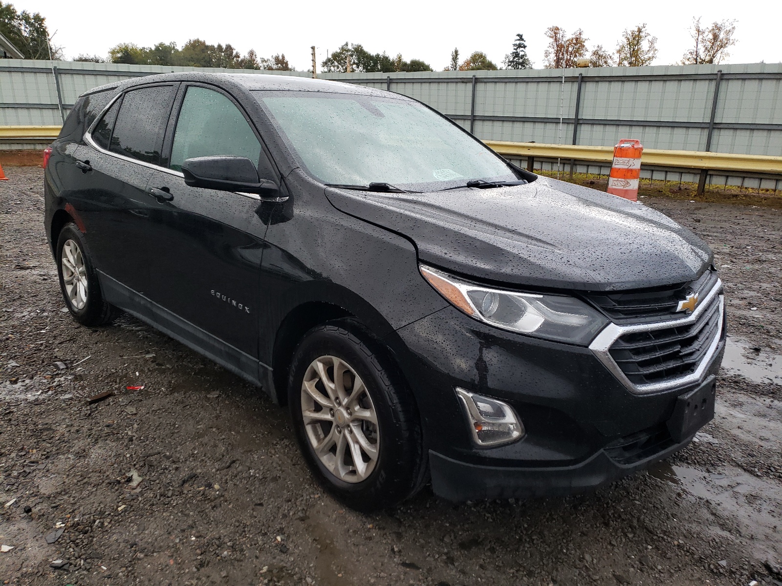 CHEVROLET EQUINOX LT 2018 with VIN 2GNAXJEV0J6218952 - Photo from auction