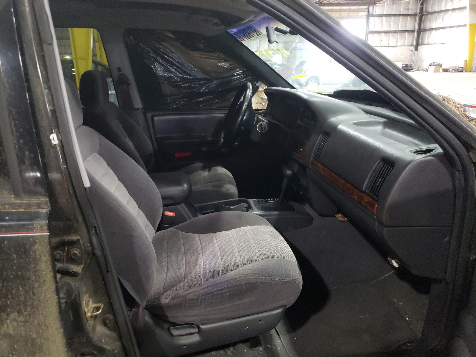 Photo 5 from auction – 1997 JEEP CHEROKEE with VIN 1J4FX58S6VC757008