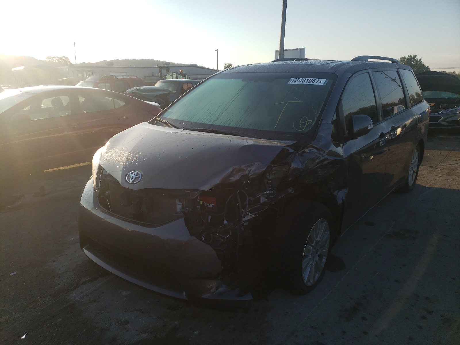 Photo 9 from auction – 2016 TOYOTA SIENNA XLE with VIN 5TDYK3DC4GS731458