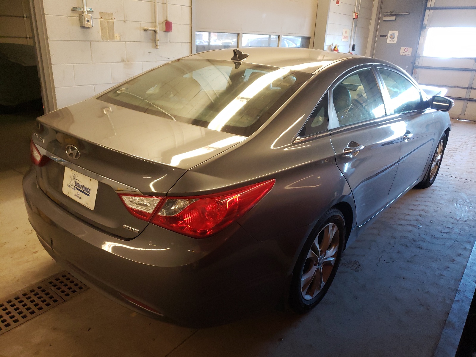 Photo 4 from auction – 2011 HYUNDAI SONATA SE with VIN 5NPEC4AC1BH129061