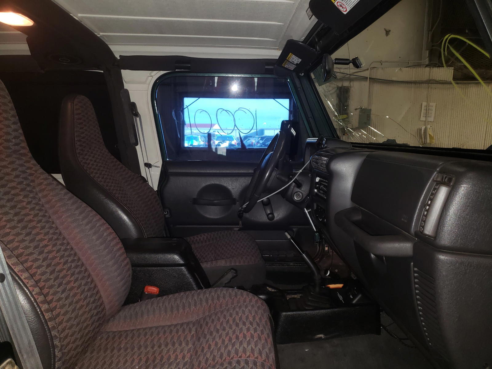 Photo 5 from auction – 2000 JEEP WRANGLER / with VIN 1J4FA49S9YP741442
