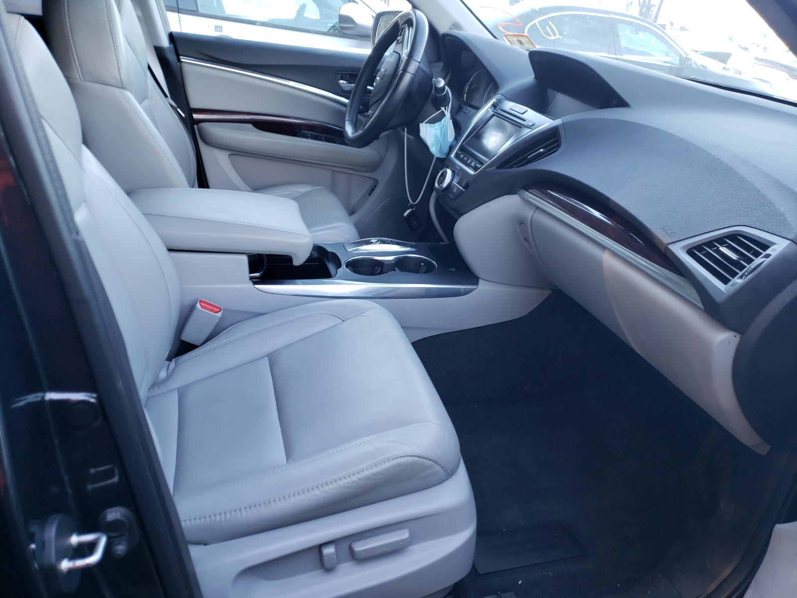 Photo 5 from auction – 2016 ACURA MDX with VIN 5FRYD4H23GB032200