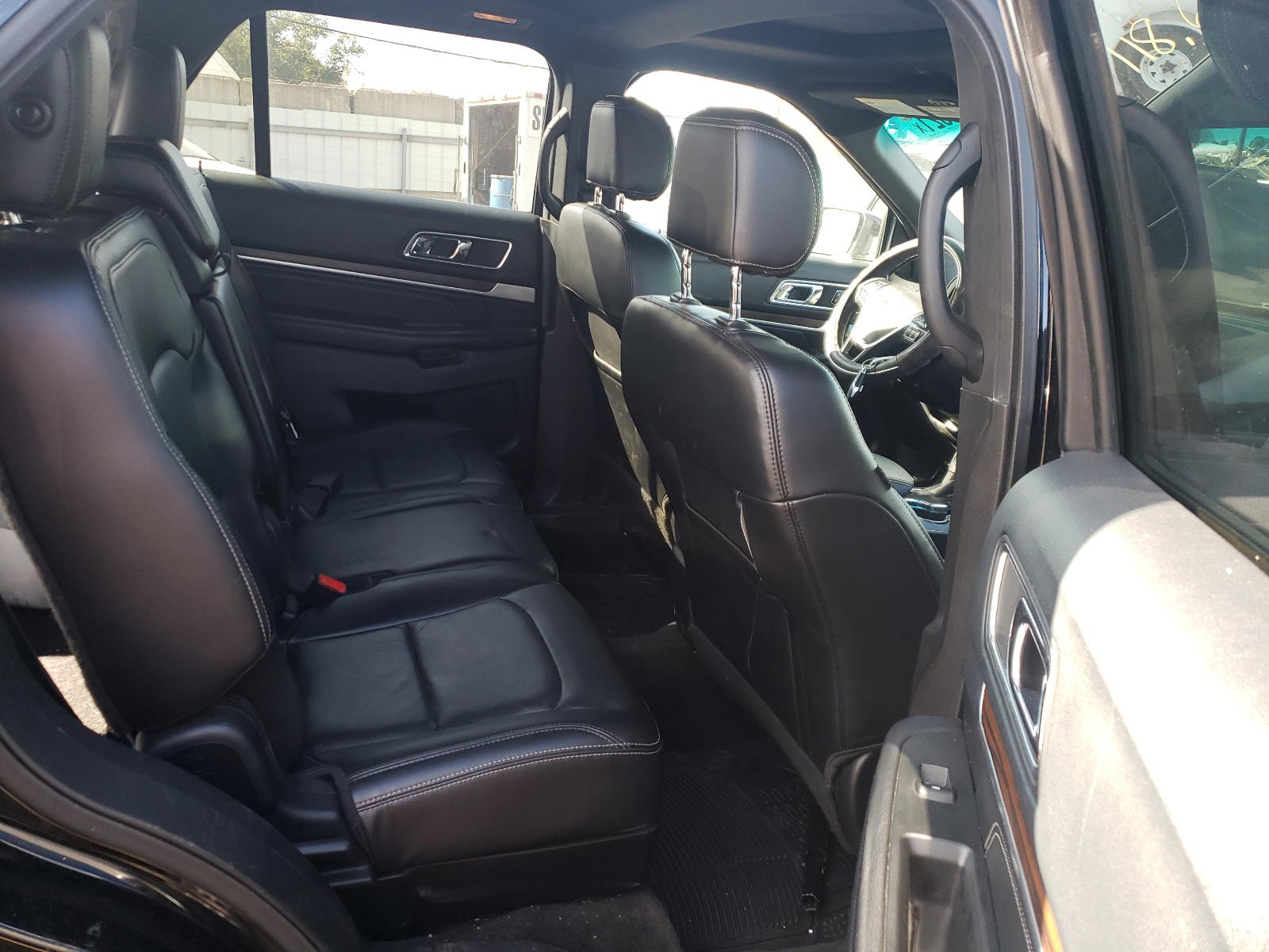 Photo 6 from auction – 2016 FORD EXPLORER L with VIN 1FM5K8F88GGA87963
