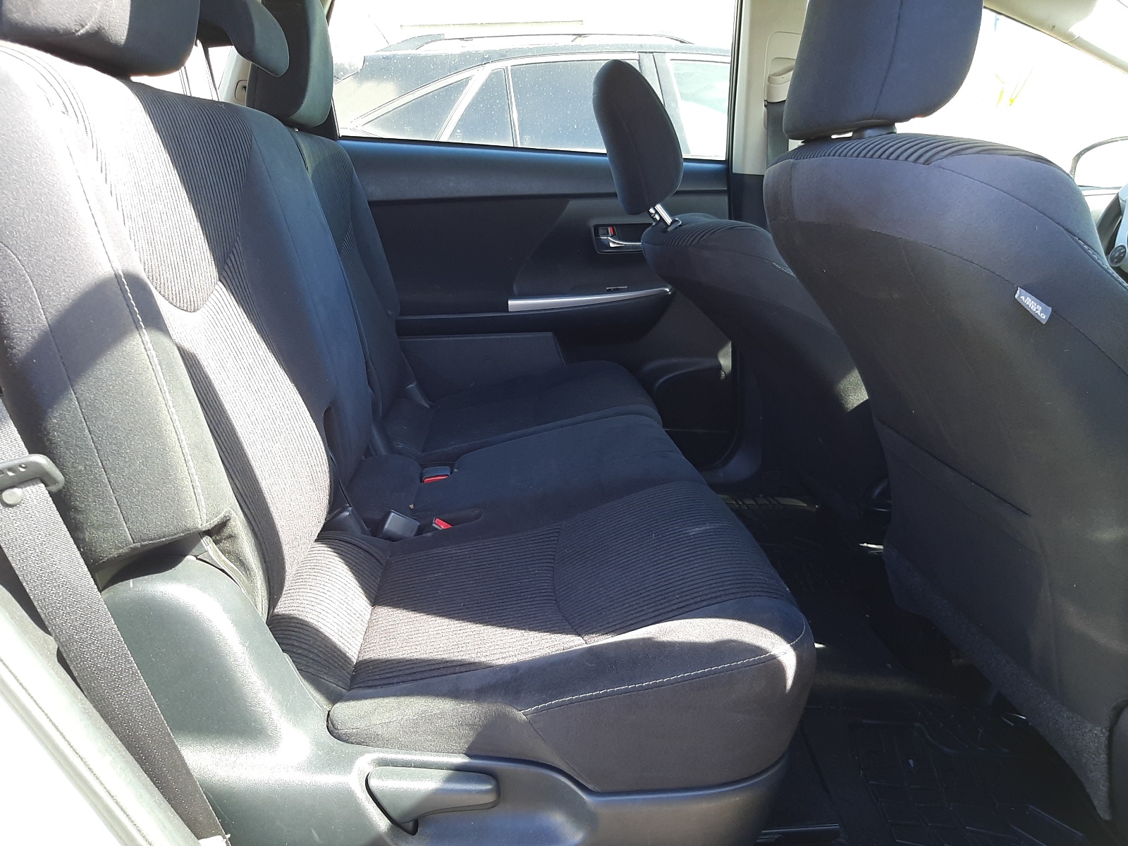 Photo 6 from auction – 2017 TOYOTA PRIUS V with VIN JTDZN3EUXHJ067930