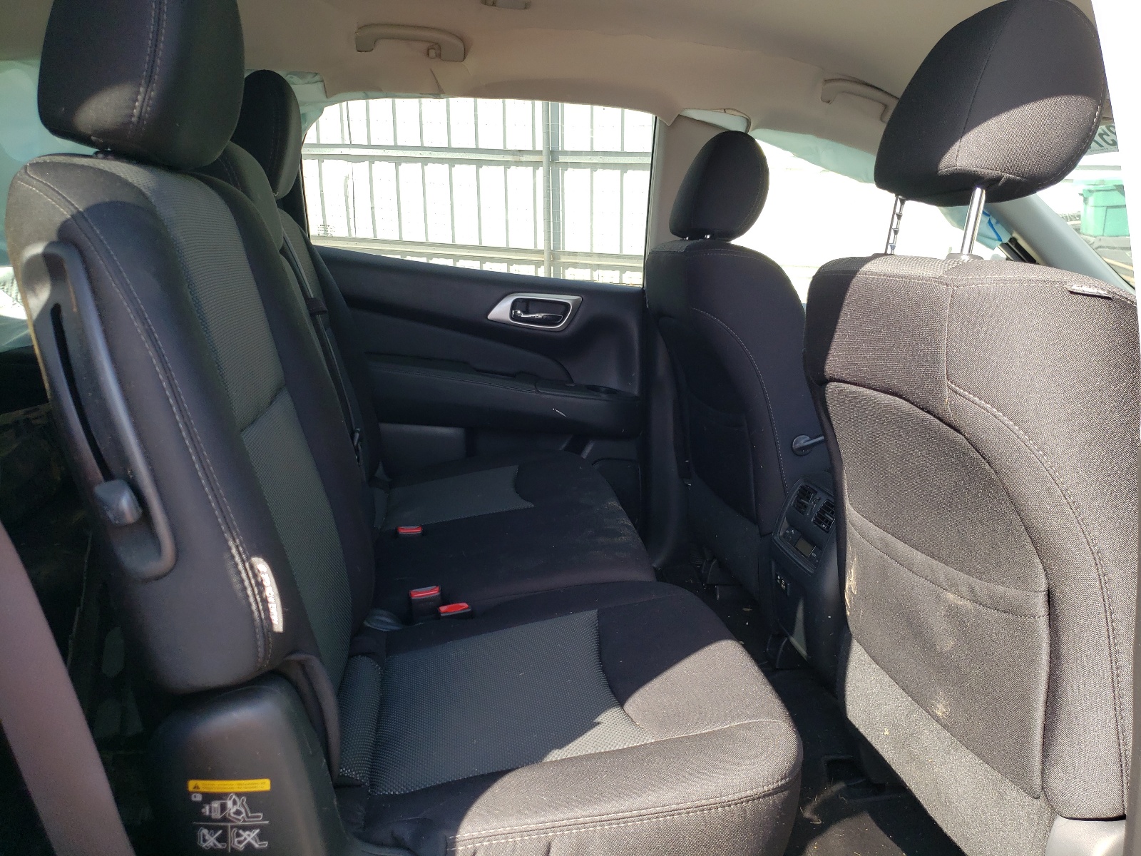 Photo 6 from auction – 2019 NISSAN PATHFINDER with VIN 5N1DR2MM4KC580656