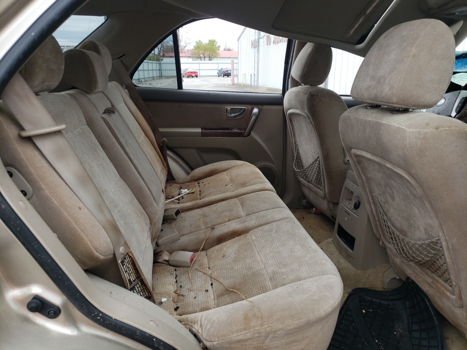 Photo 6 from auction – 2005 KIA SORENTO EX with VIN KNDJC733255426311