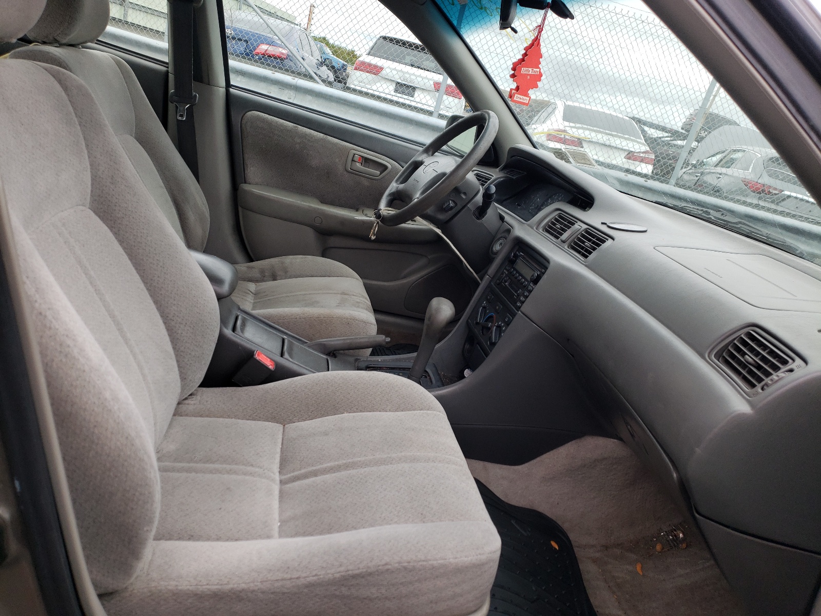 Photo 5 from auction – 2001 TOYOTA CAMRY CE with VIN JT2BG22K910557725