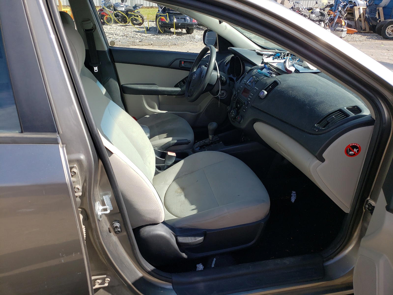 Photo 5 from auction – 2010 KIA FORTE EX with VIN KNAFU4A2XA5059807