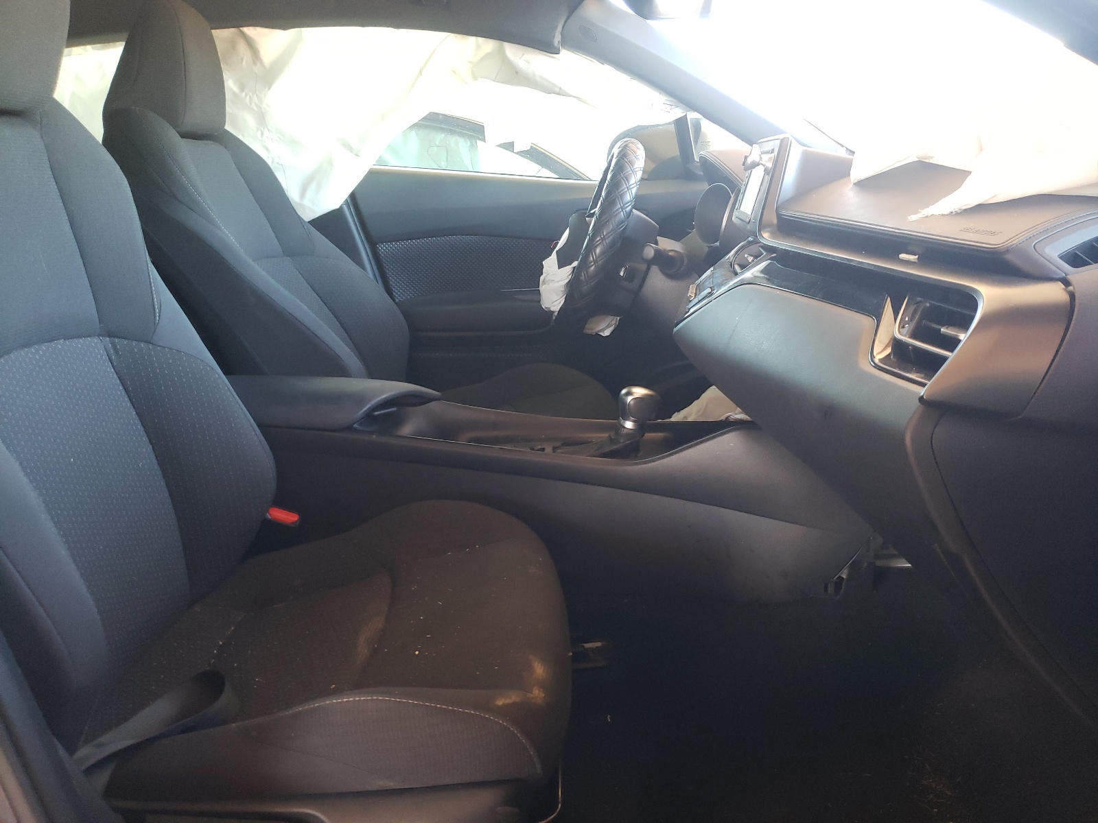 Photo 5 from auction – 2018 TOYOTA C-HR XLE with VIN NMTKHMBX9JR052002