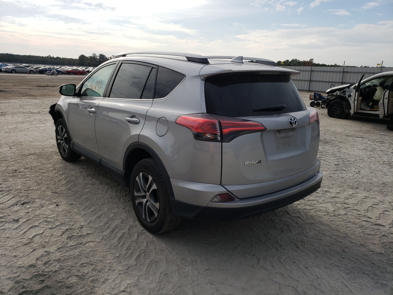 Photo 3 from auction – 2018 TOYOTA RAV4 LE with VIN 2T3ZFREV1JW522308