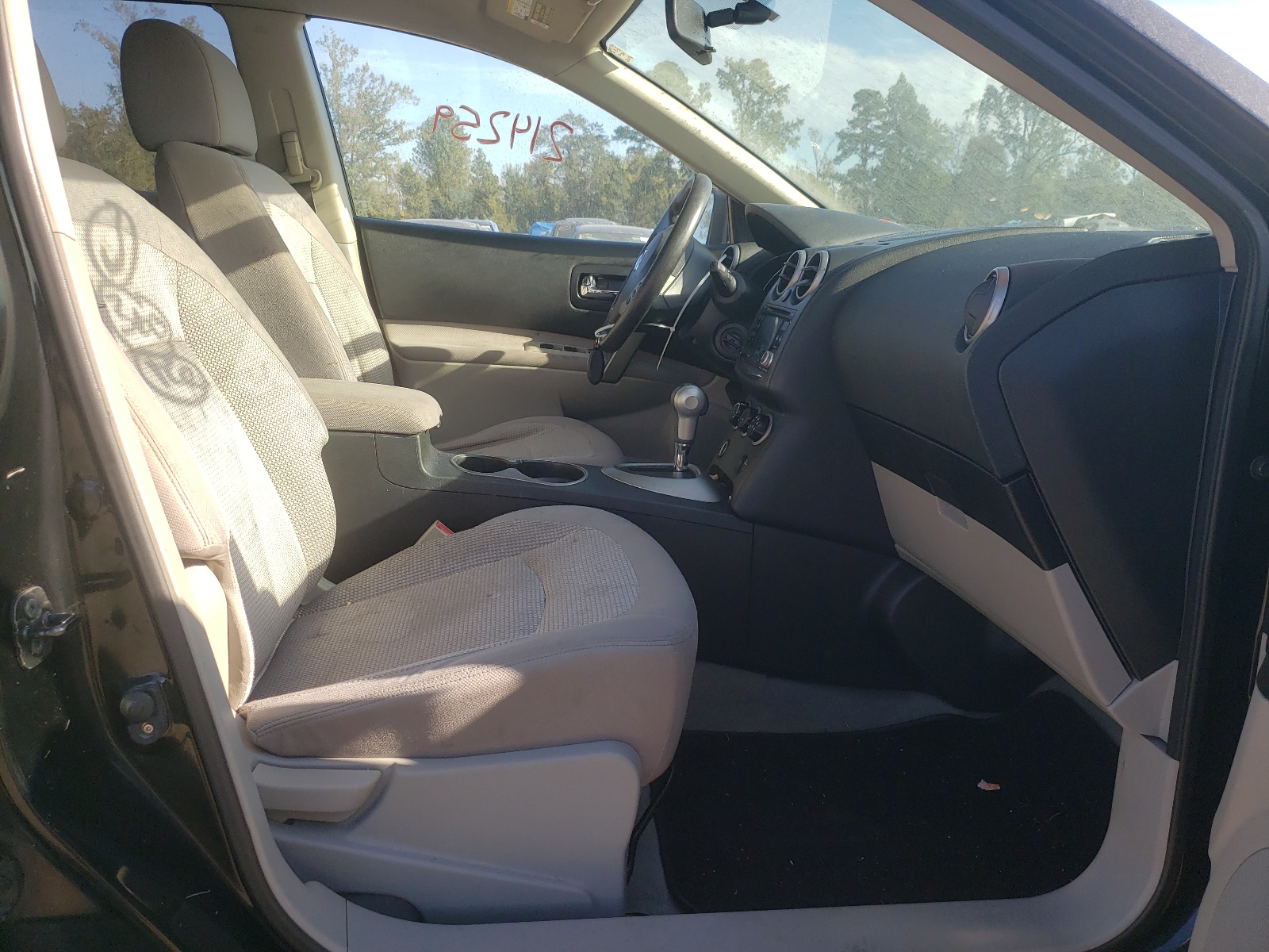 Photo 5 from auction – 2011 NISSAN ROGUE S with VIN JN8AS5MV2BW262348