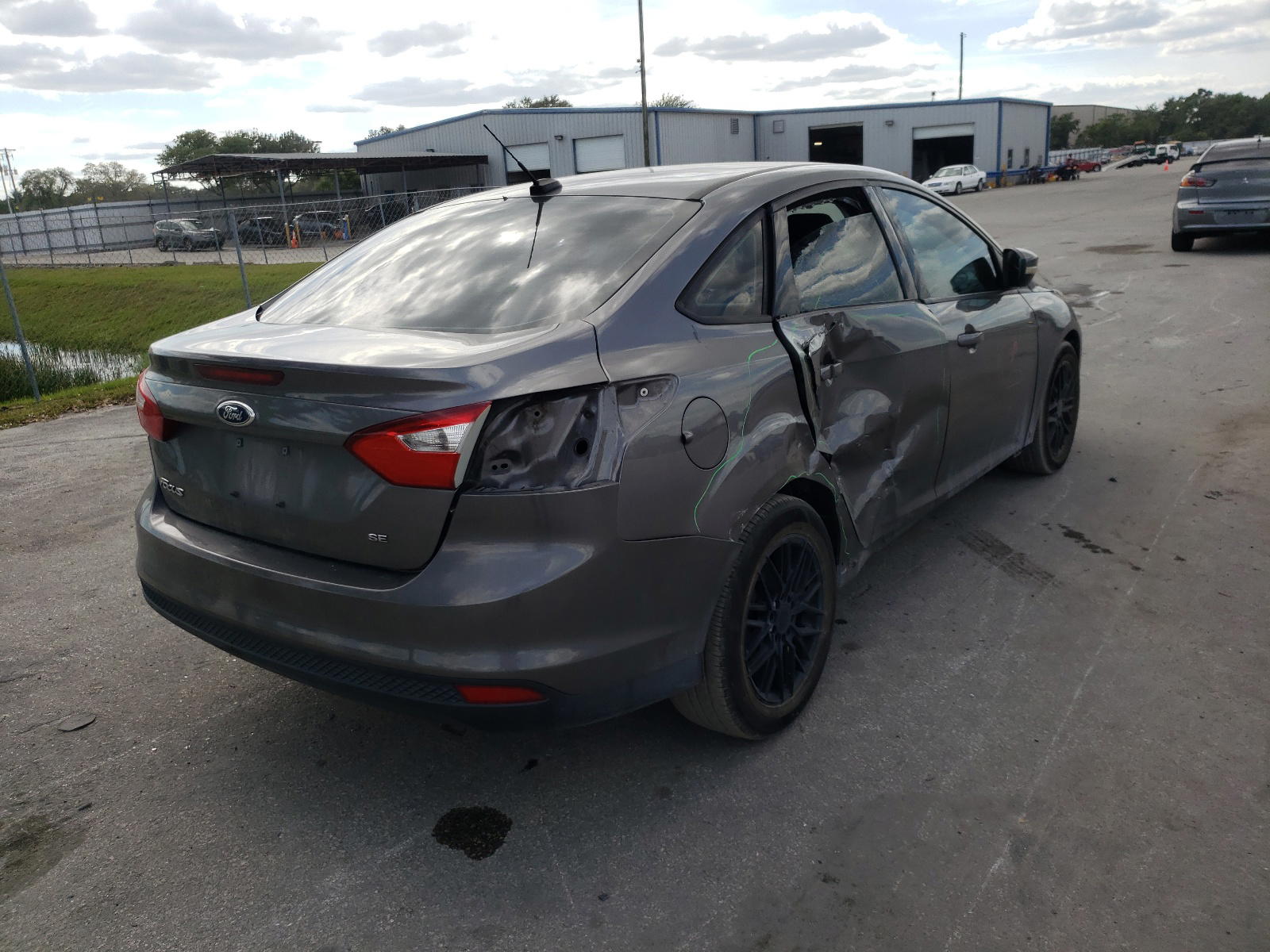 Photo 4 from auction – 2014 FORD FOCUS SE with VIN 1FADP3F2XEL407844