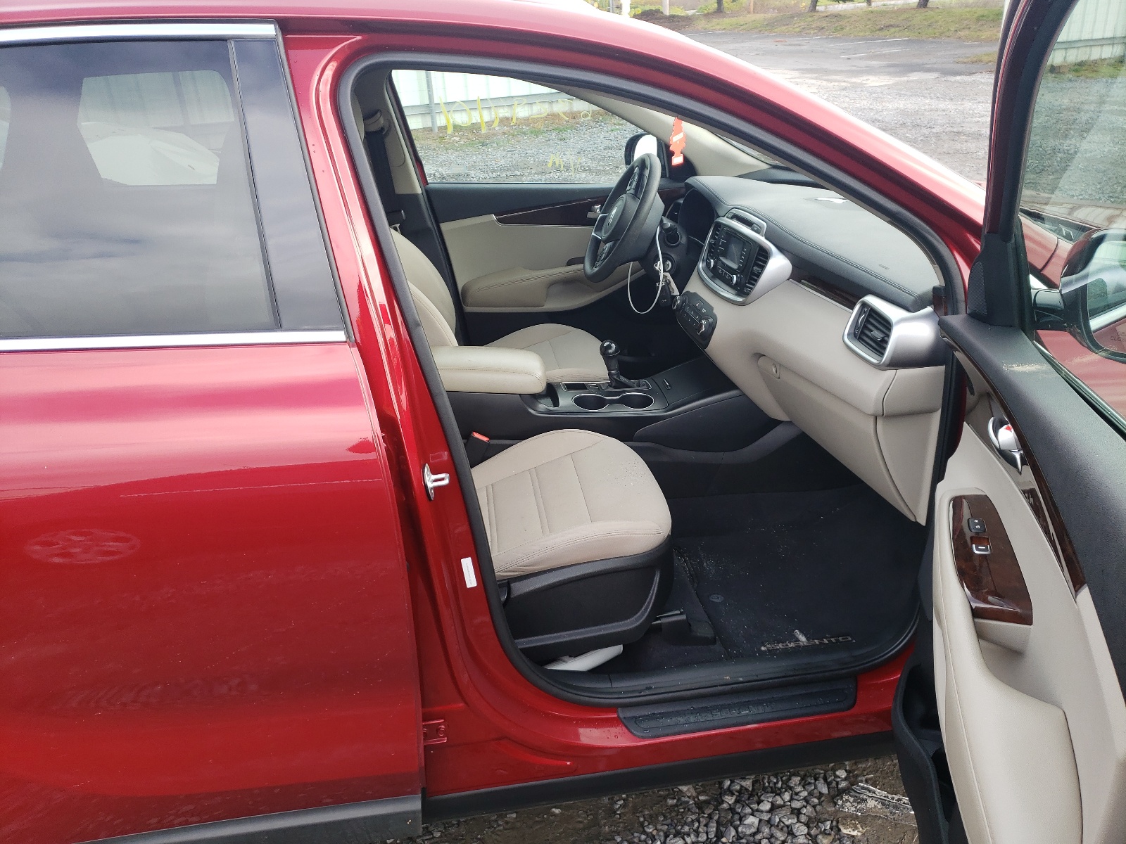 Photo 5 from auction – 2016 KIA SORENTO LX with VIN 5XYPG4A37GG102832