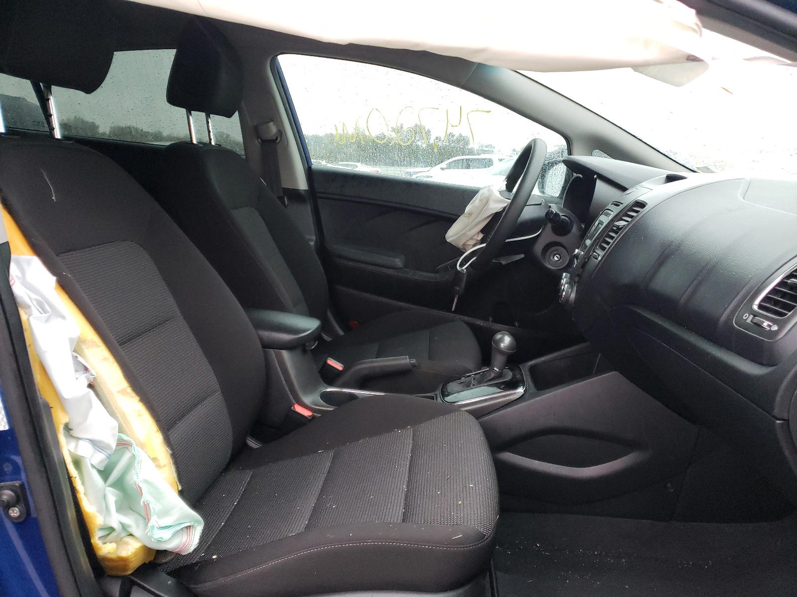 Photo 5 from auction – 2017 KIA FORTE LX with VIN 3KPFK4A79HE062958