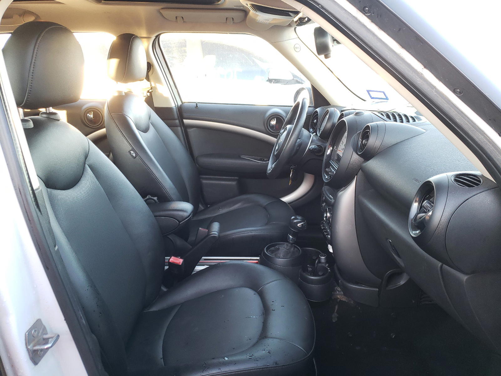Photo 5 from auction – 2014 MINI COOPER COU with VIN WMWZB3C51EWR41176