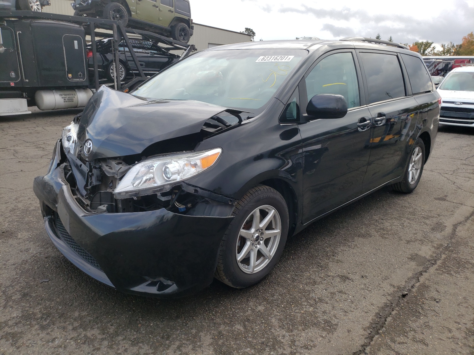 Photo 2 from auction – 2013 TOYOTA SIENNA LE with VIN 5TDKK3DC3DS396646