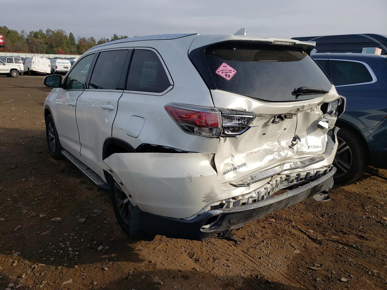 Photo 3 from auction – 2015 TOYOTA HIGHLANDER with VIN 5TDJKRFH9FS074037