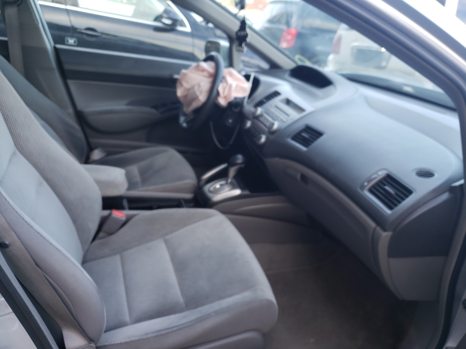 Photo 5 from auction – 2010 HONDA CIVIC LX with VIN 2HGFA1F56AH575086
