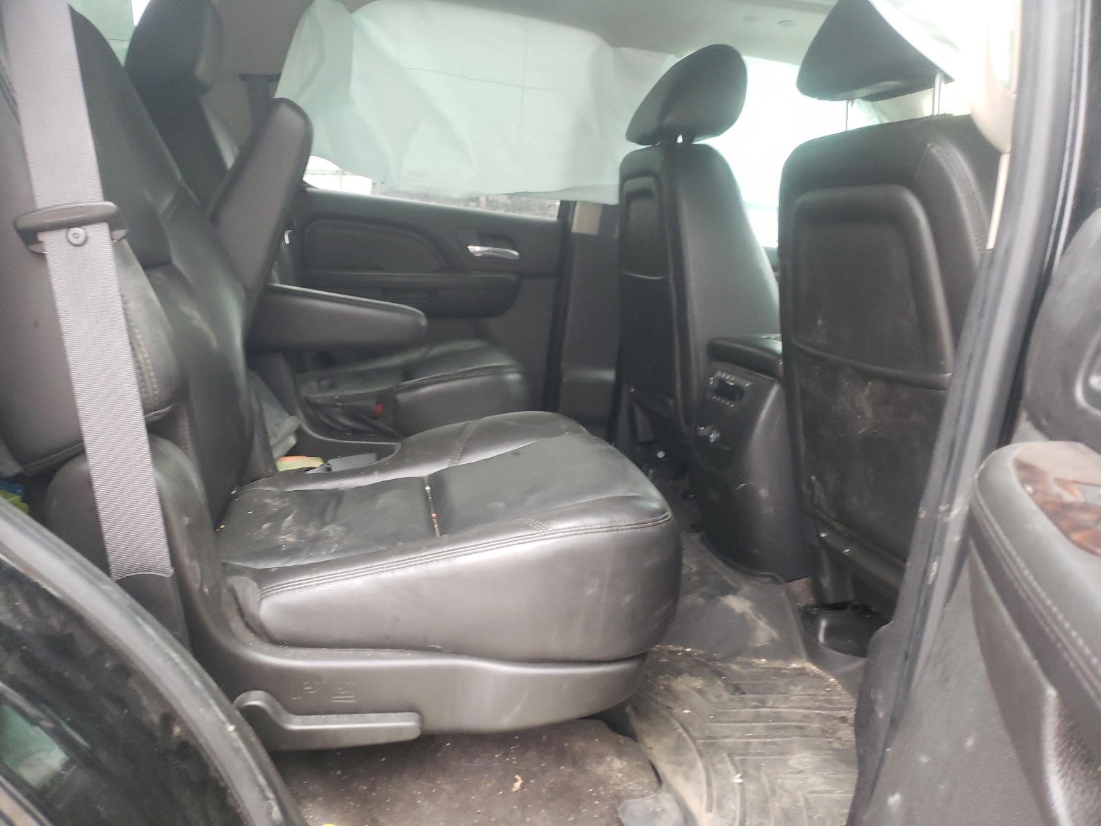 Photo 6 from auction – 2011 GMC YUKON DENA with VIN 1GKS2EEF2BR214634