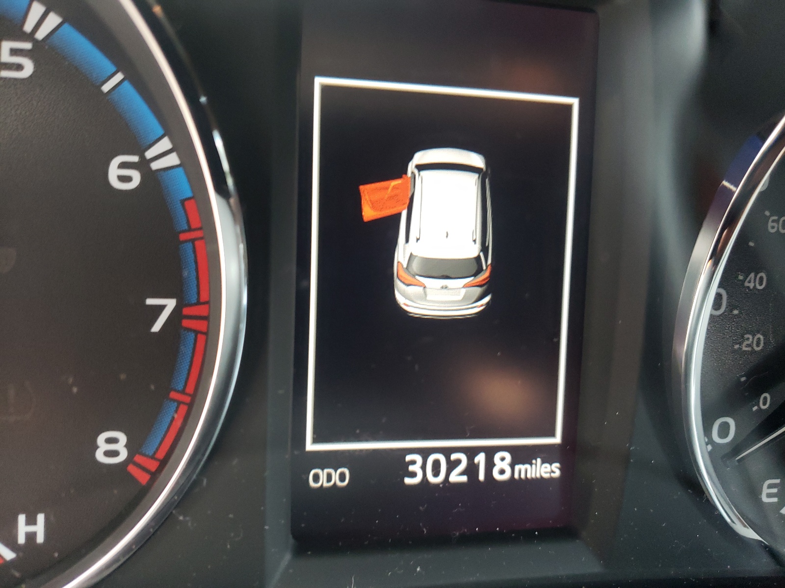 Photo 8 from auction – 2018 TOYOTA RAV4 LIMIT with VIN 2T3DFREV6JW803613