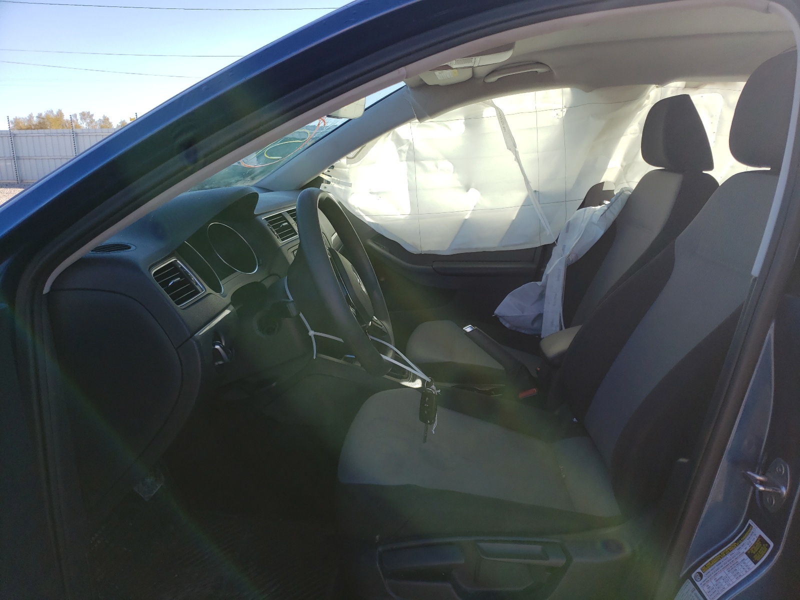 Photo 5 from auction – 2017 VOLKSWAGEN JETTA S with VIN 3VW2B7AJ8HM367723