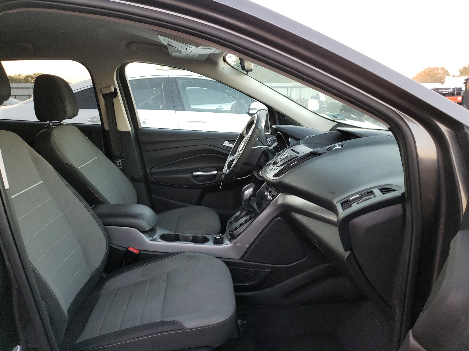 Photo 5 from auction – 2015 FORD ESCAPE SE with VIN 1FMCU9GX8FUB74324