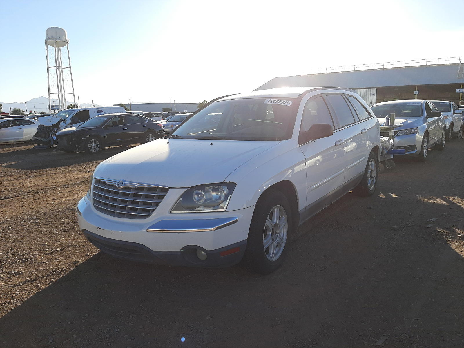 Photo 2 from auction – 2004 CHRYSLER PACIFICA with VIN 2C8GM68464R639992